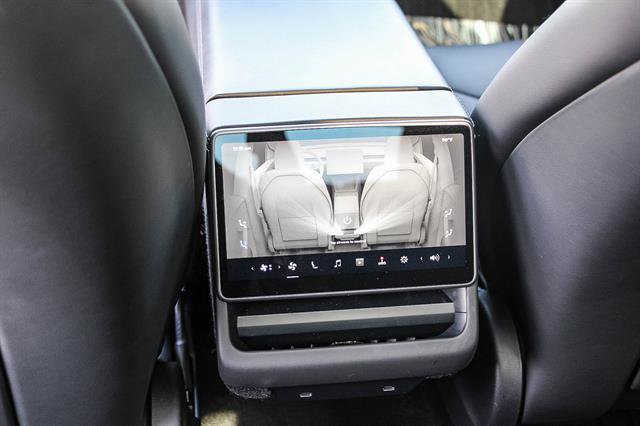 Used 2026 Tesla Model Y Long Range image 18