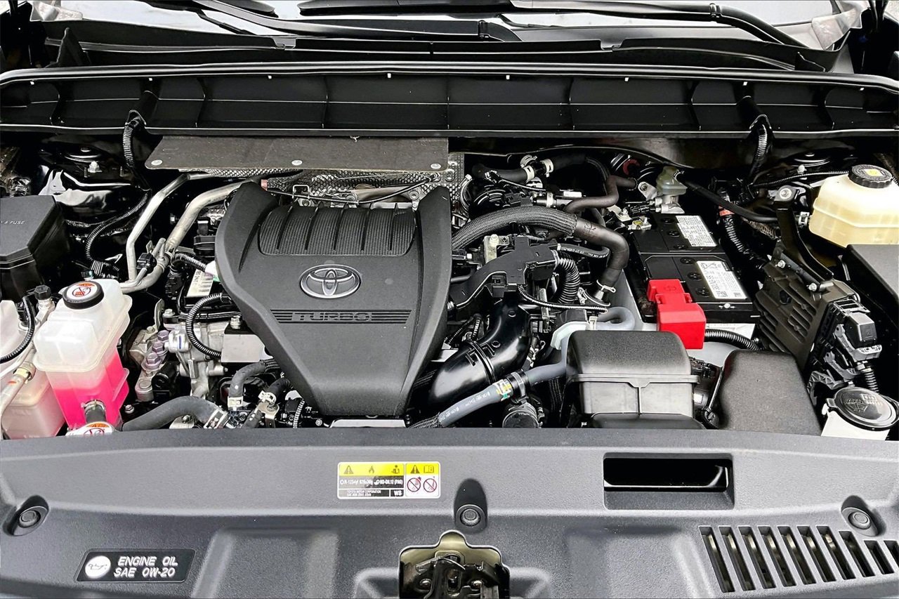 Used 2023 Toyota Highlander L image 35