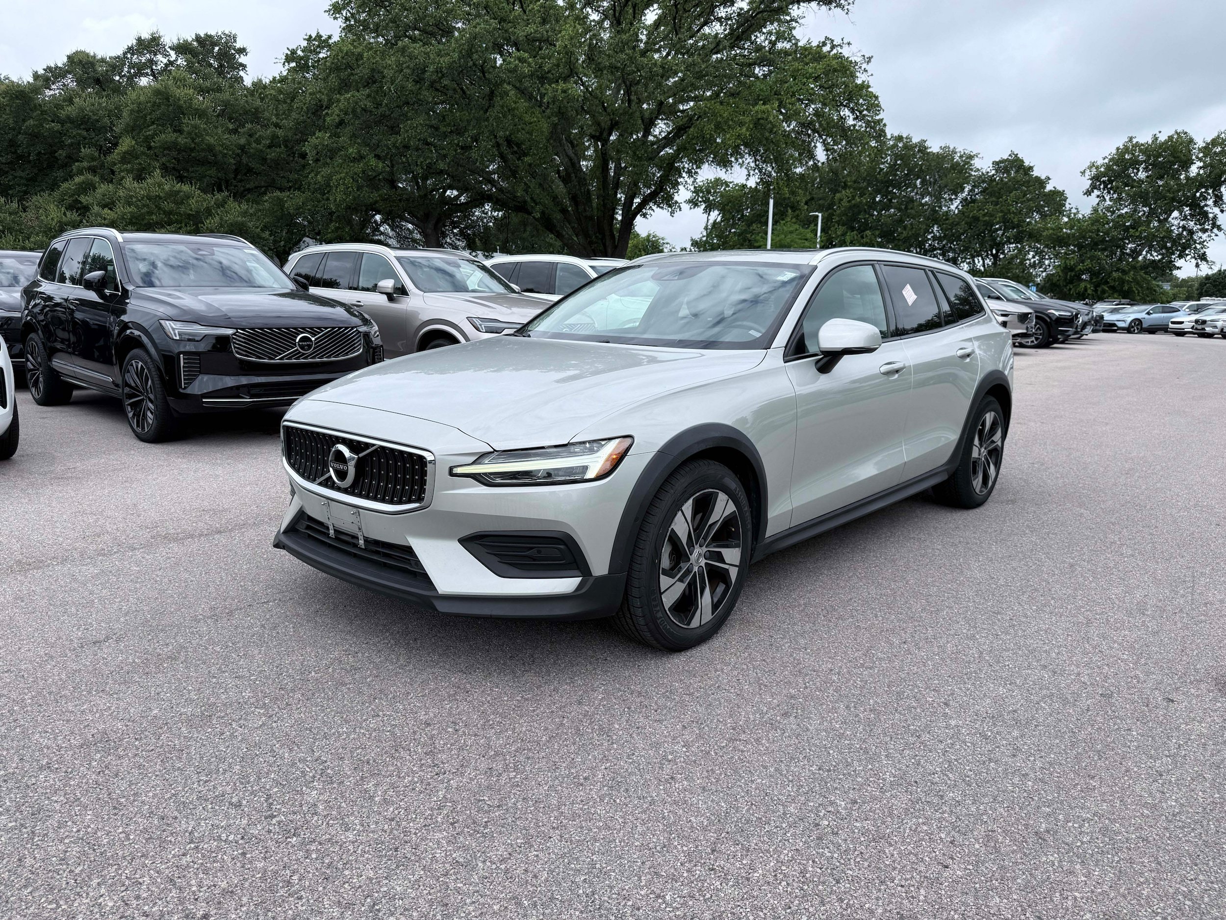 Used 2020 Volvo V60 T5 Cross Country AWD/4WD image 2