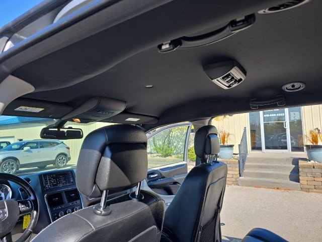 Used 2020 Dodge Grand Caravan SXT image 31