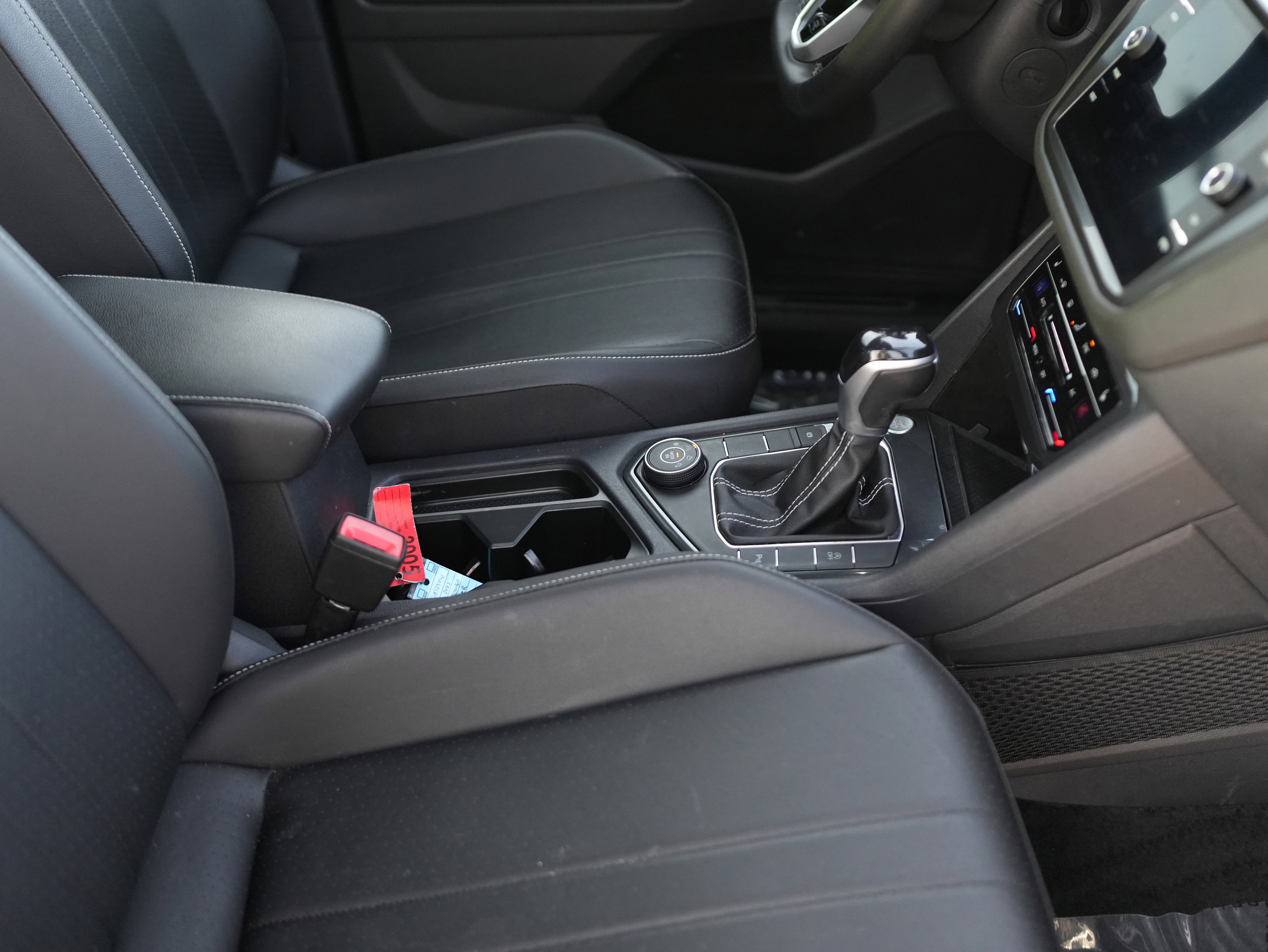 Used 2023 Volkswagen Tiguan SE R-Line image 18