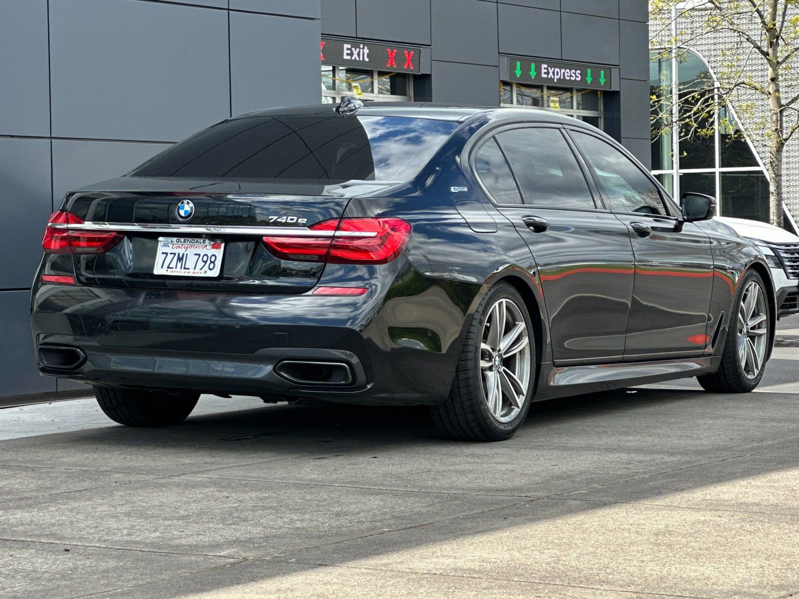 Used 2017 BMW 740e xDrive AWD/4WD image 3