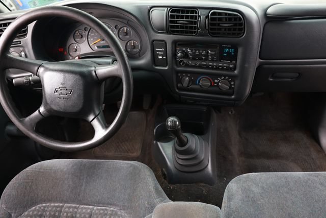 Used 2000 Chevrolet S10 Pickup LS w/ Preferred Equipment Group RWD image 2