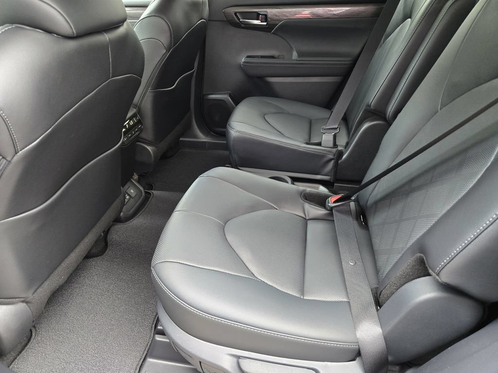 New 2026 Toyota Highlander Platinum AWD/4WD image 23