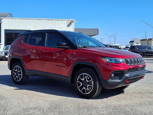 Used 2025 Jeep Compass Trailhawk image 24