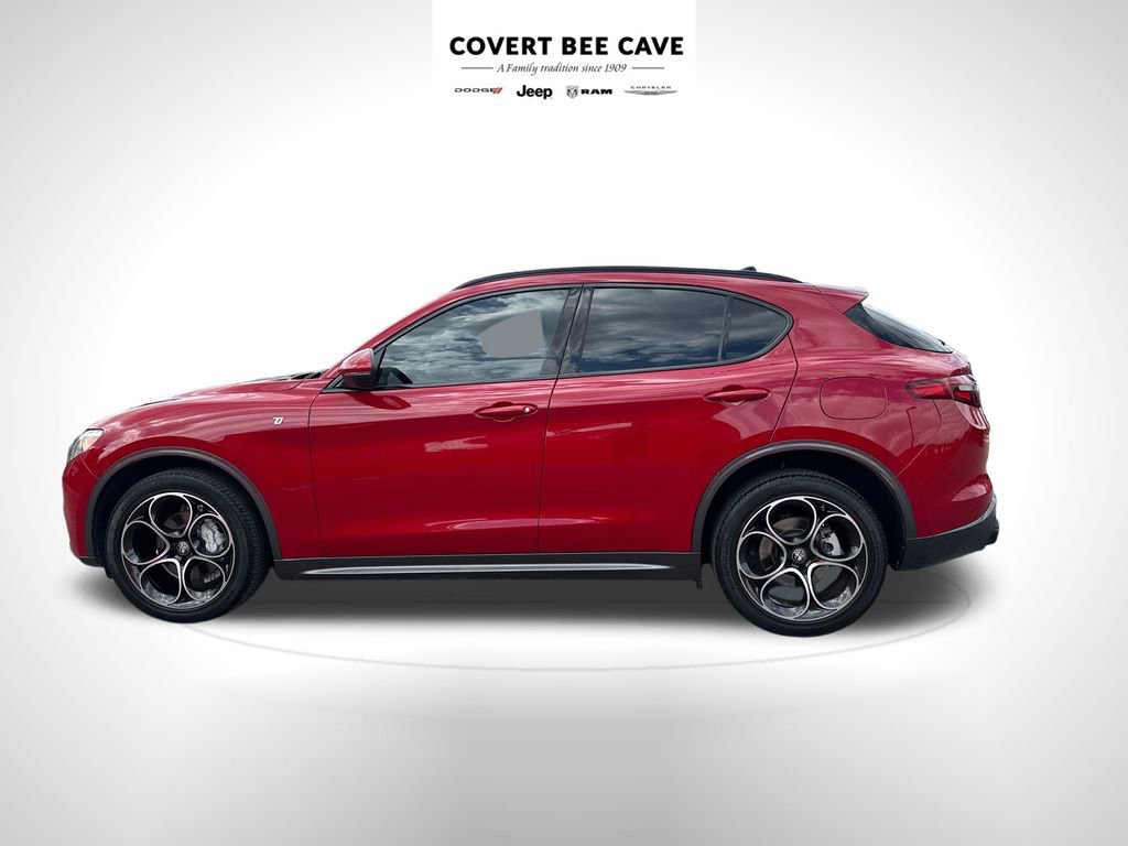 Used 2023 Alfa Romeo Stelvio Ti image 4