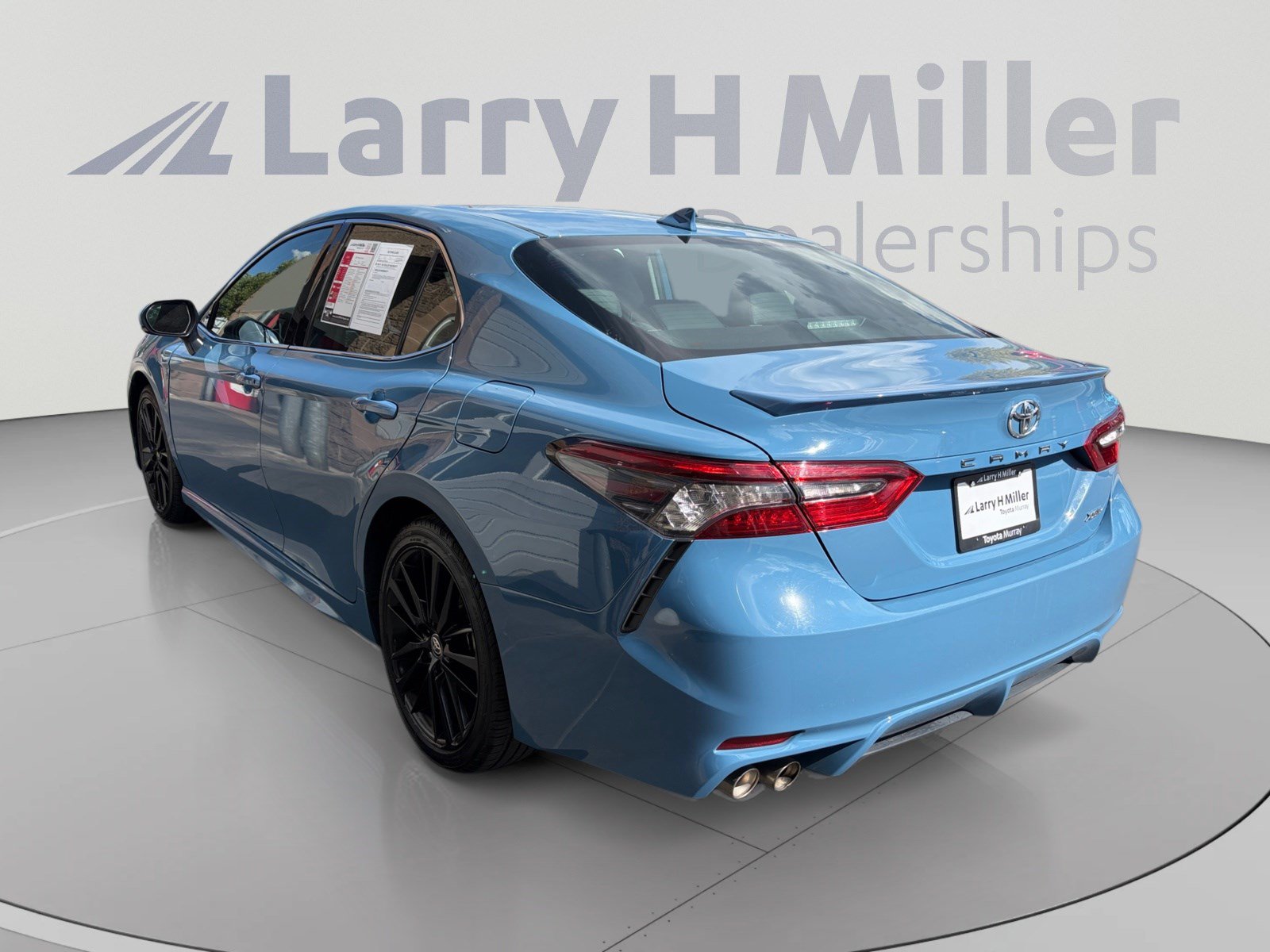 Used 2024 Toyota Camry XSE FWD image 3