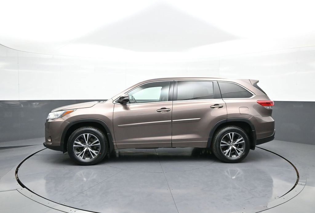 Certified 2018 Toyota Highlander LE image 9