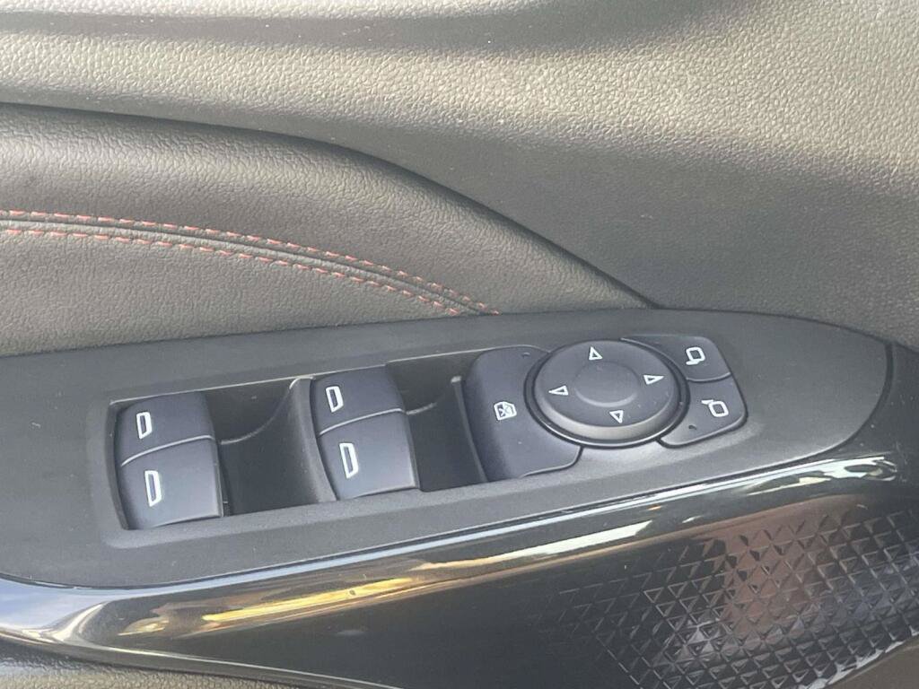 Used 2025 Chevrolet Trax RS w/ Driver Confidence Package FWD image 30