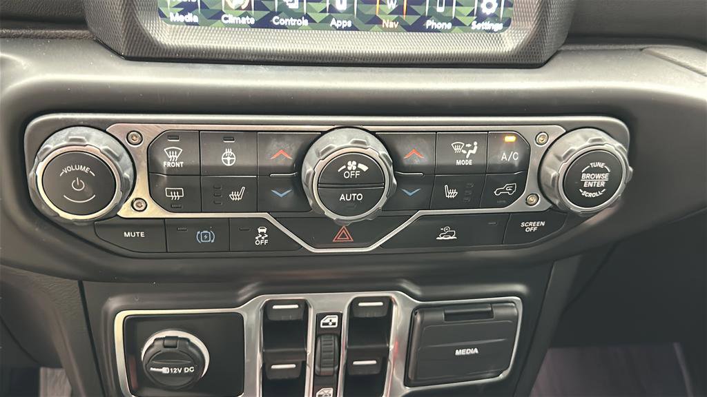 Used 2023 Jeep Wrangler Unlimited Sahara w/ Cold Weather Group AWD/4WD image 20