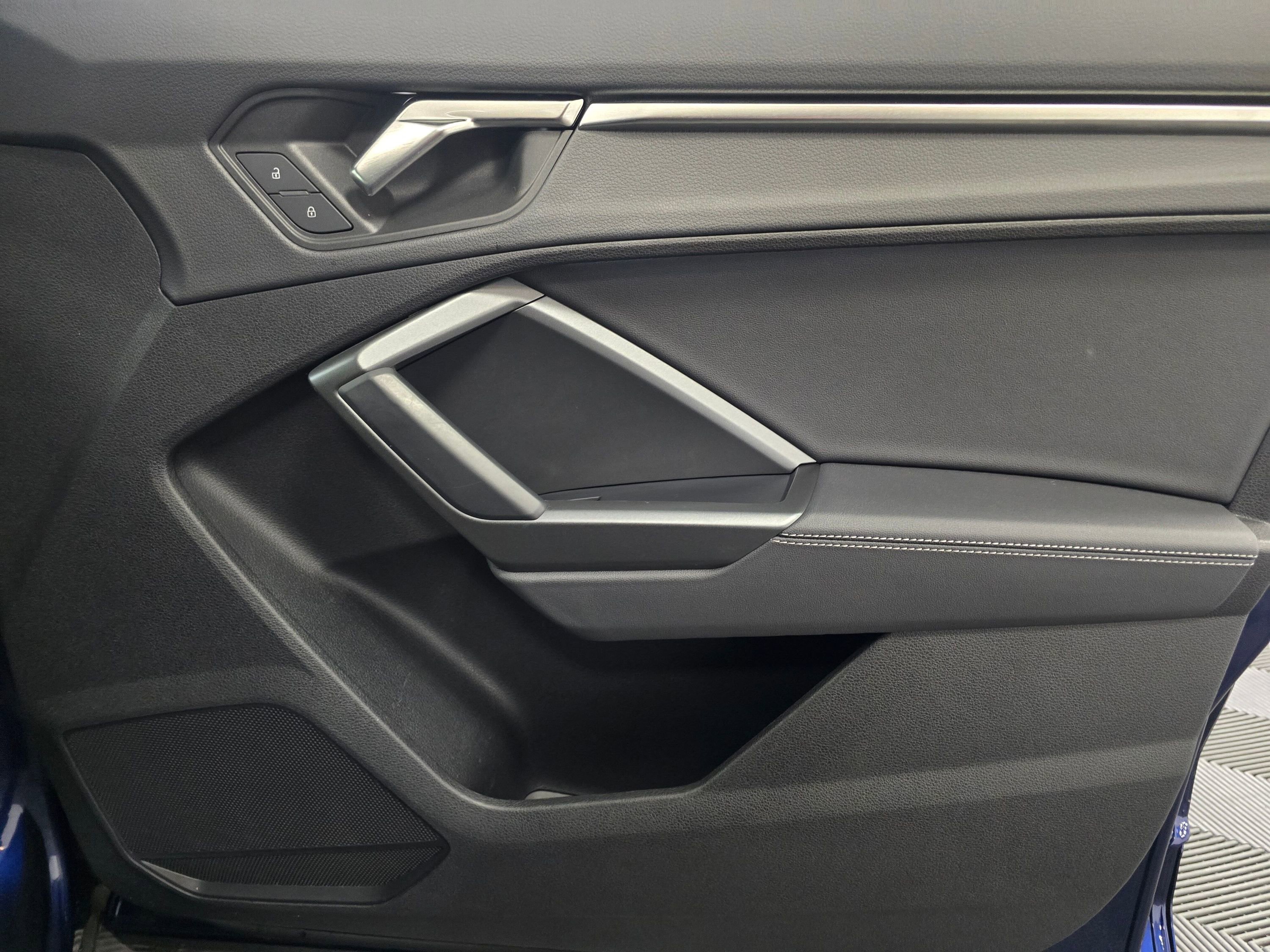 Used 2024 Audi Q3 2.0T Premium w/ Convenience Package image 25