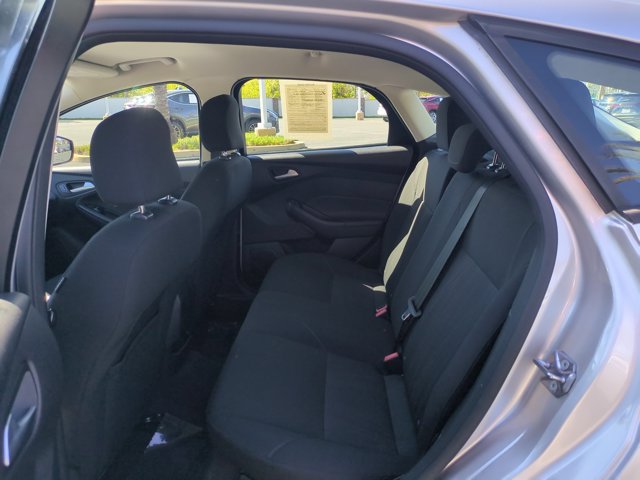 Used 2015 Ford Focus SE FWD image 25