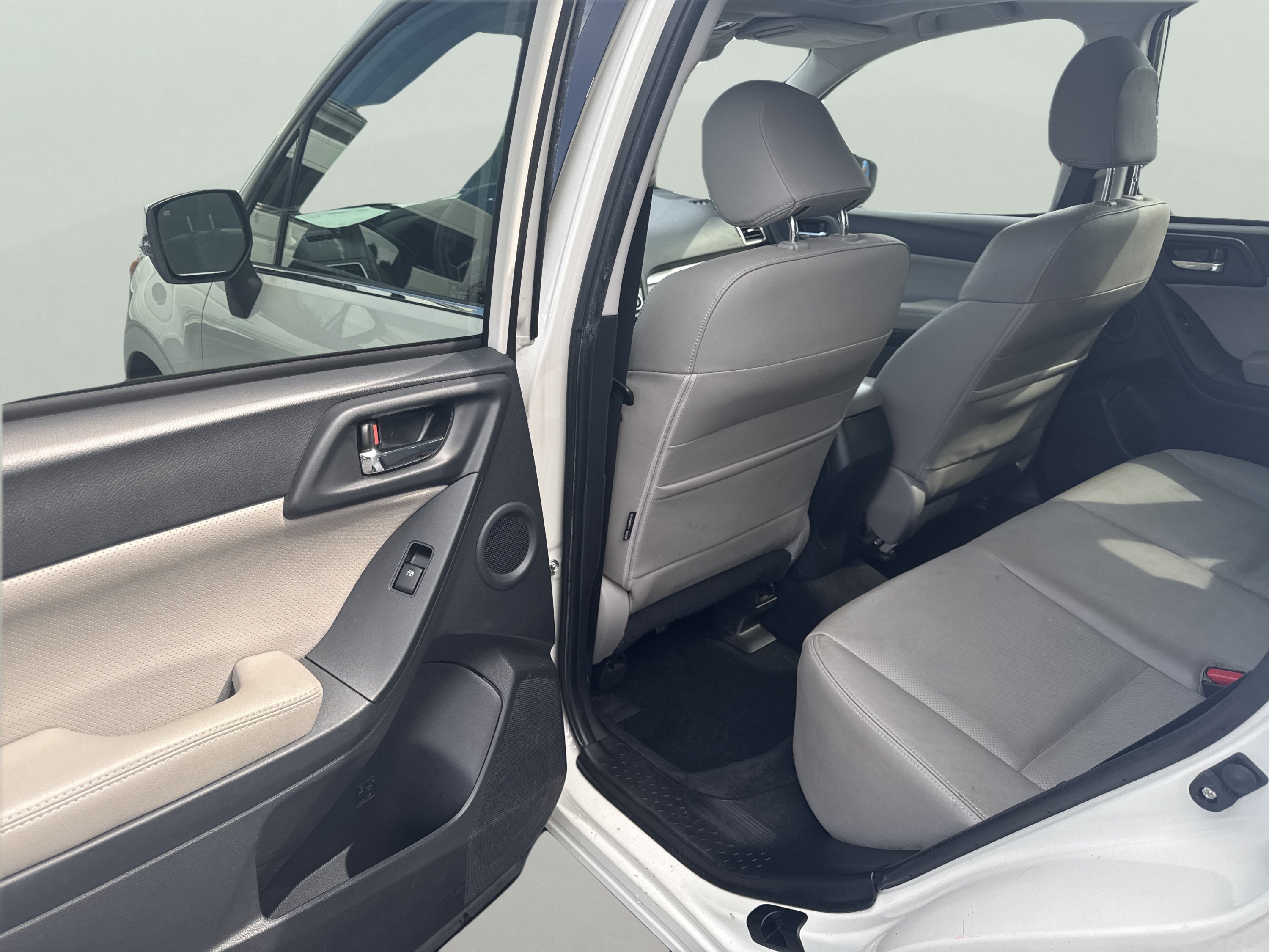 Used 2016 Subaru Forester 2.5i Touring w/ Eyesight & Navigation System AWD/4WD image 16