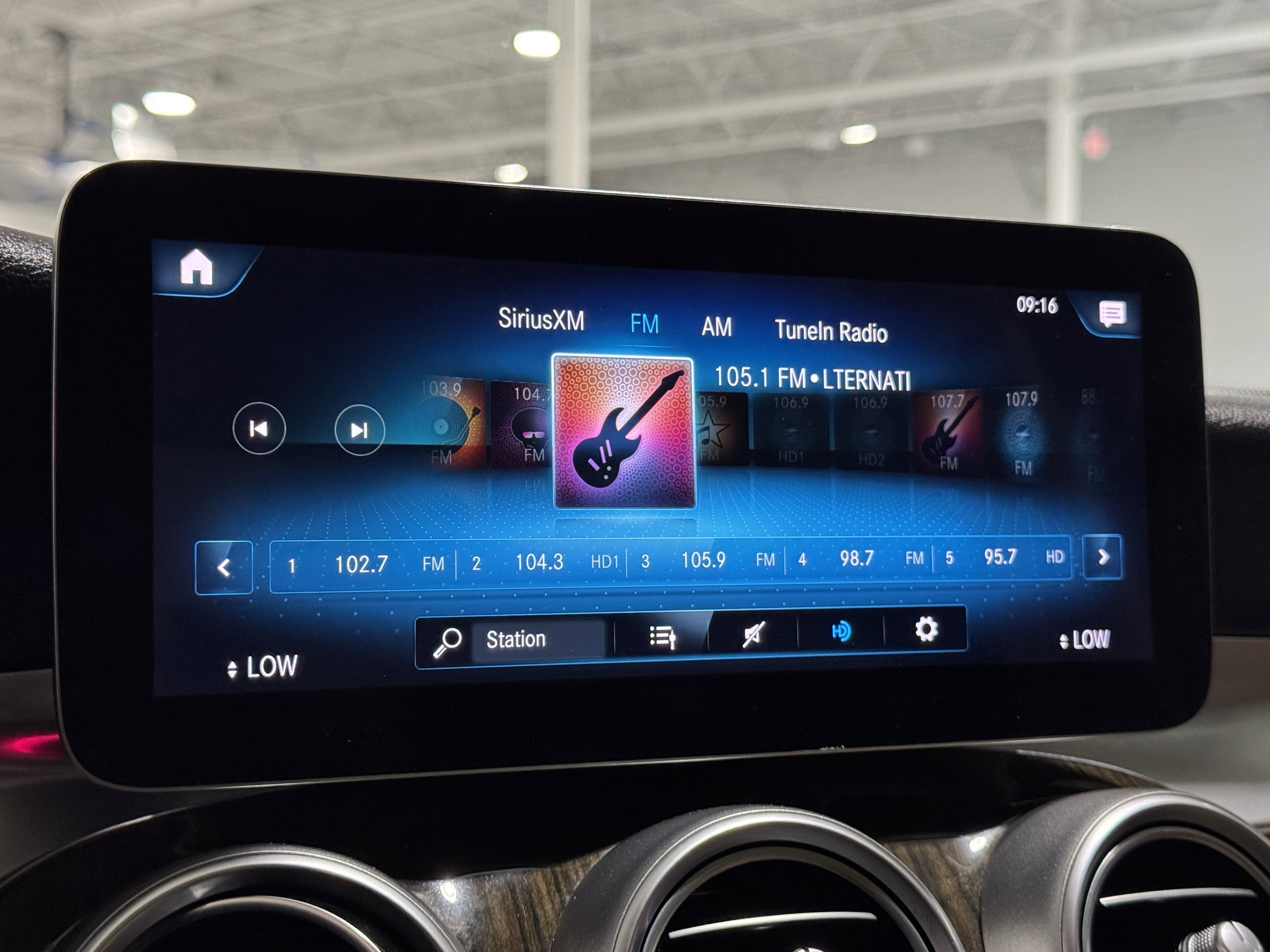 Used 2021 Mercedes-Benz GLC 300 4MATIC w/ Premium Package image 6