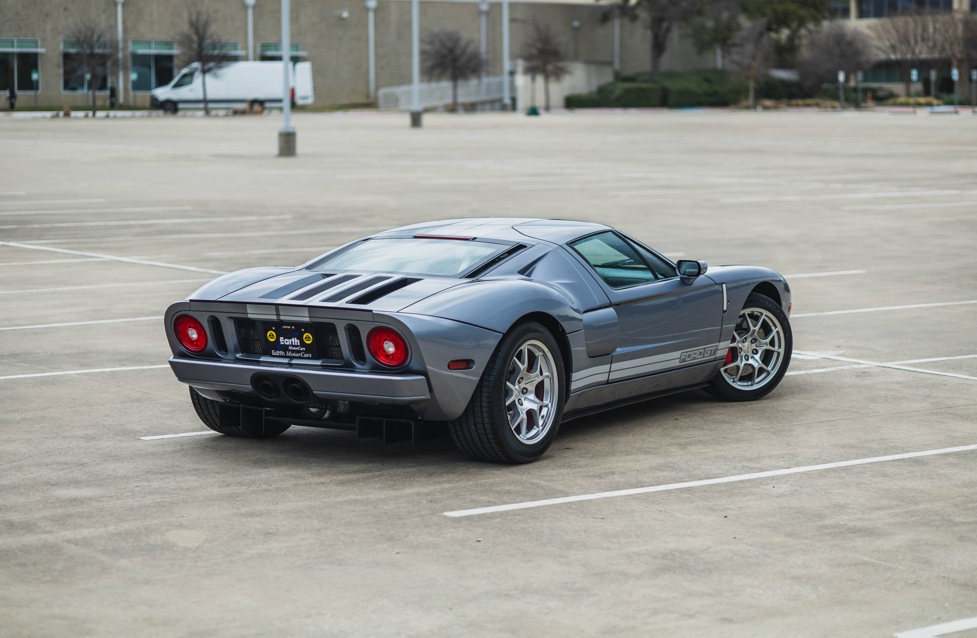 Used 2006 Ford GT RWD image 22