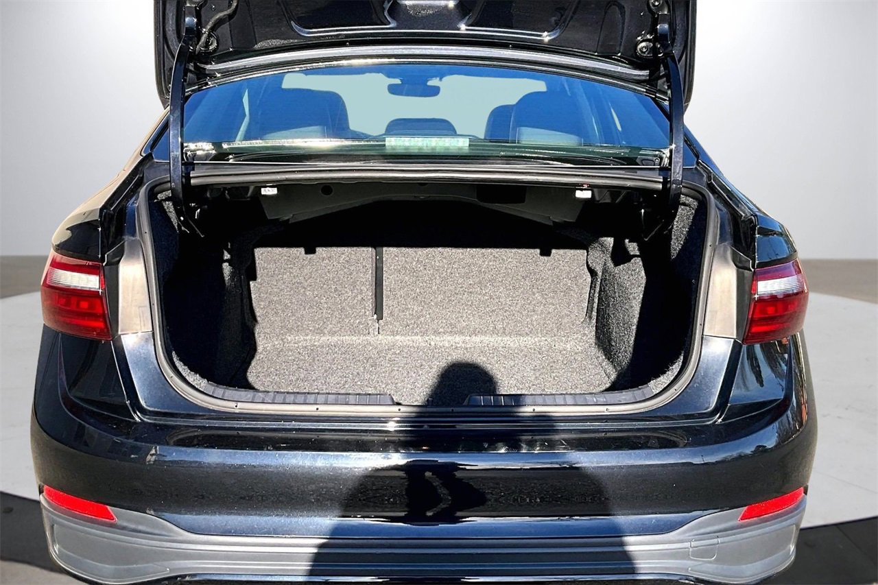 Used 2024 Volkswagen Jetta SE image 24