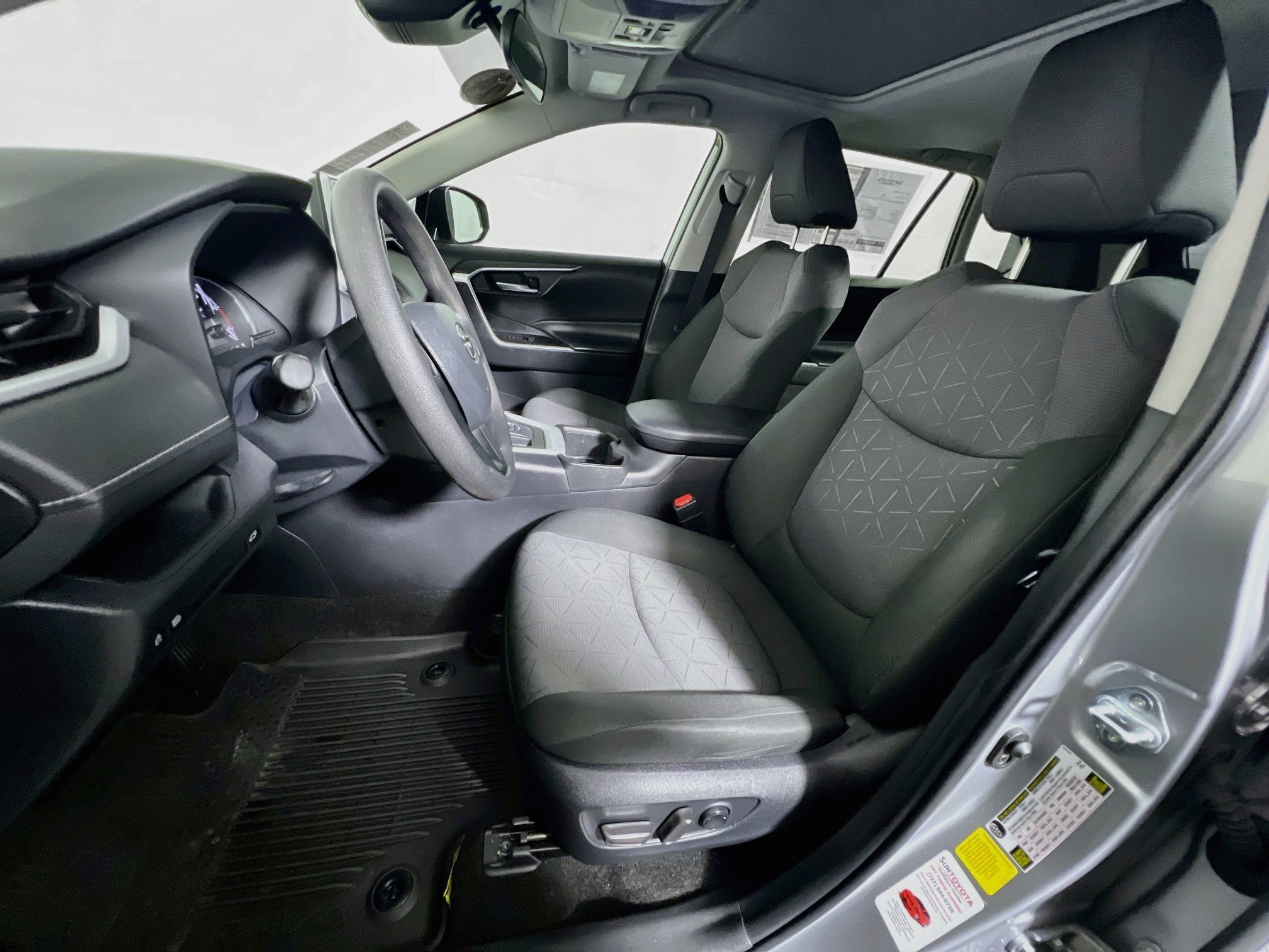 Used 2024 Toyota RAV4 XLE FWD image 14