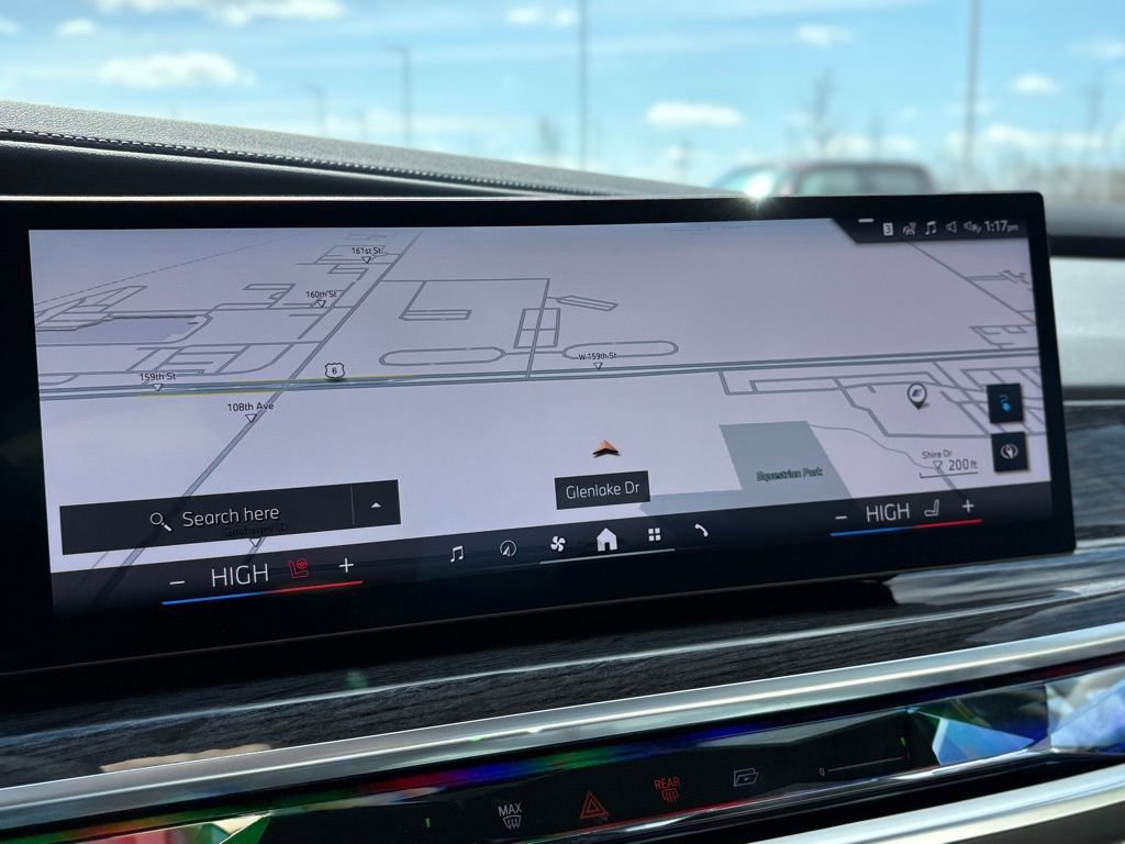 Used 2025 BMW i7 xDrive60 w/ Premium Package image 9