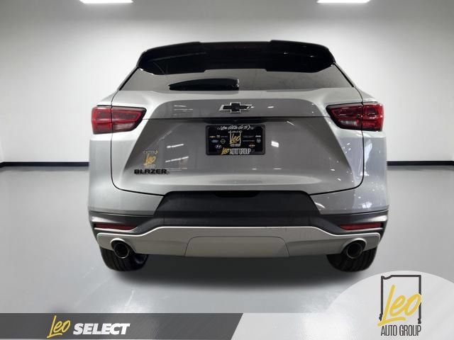 Used 2023 Chevrolet Blazer LT w/ Midnight/Sport Edition FWD image 7