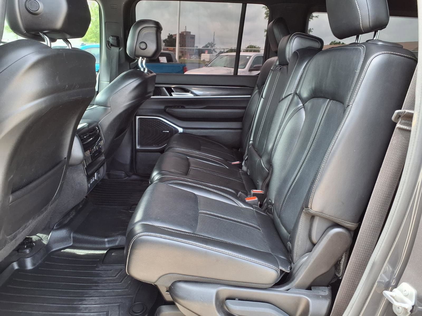 Used 2022 Jeep Wagoneer Series I RWD image 16