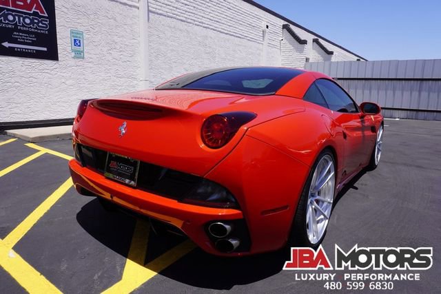 Used 2014 Ferrari California RWD image 43