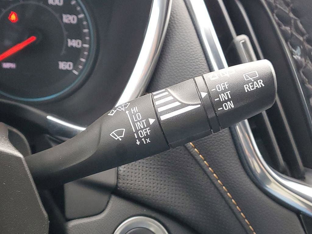 Used 2023 Chevrolet Equinox Premier image 13