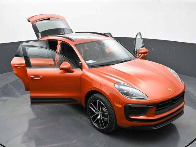 Certified 2025 Porsche Macan image 33