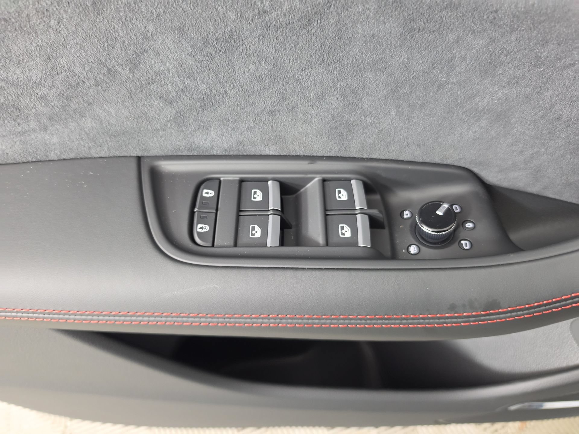 New 2026 Audi SQ8 Prestige AWD/4WD image 18