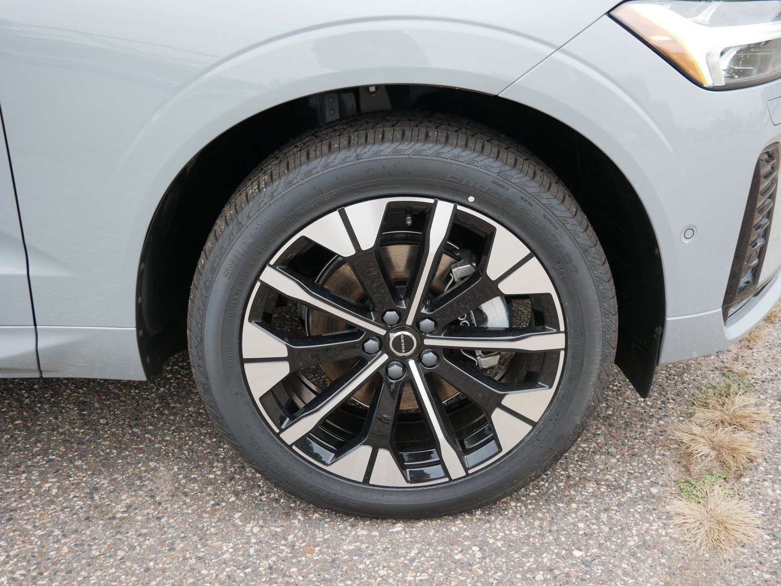 New 2027 Volvo XC60 B5 Plus AWD/4WD image 4