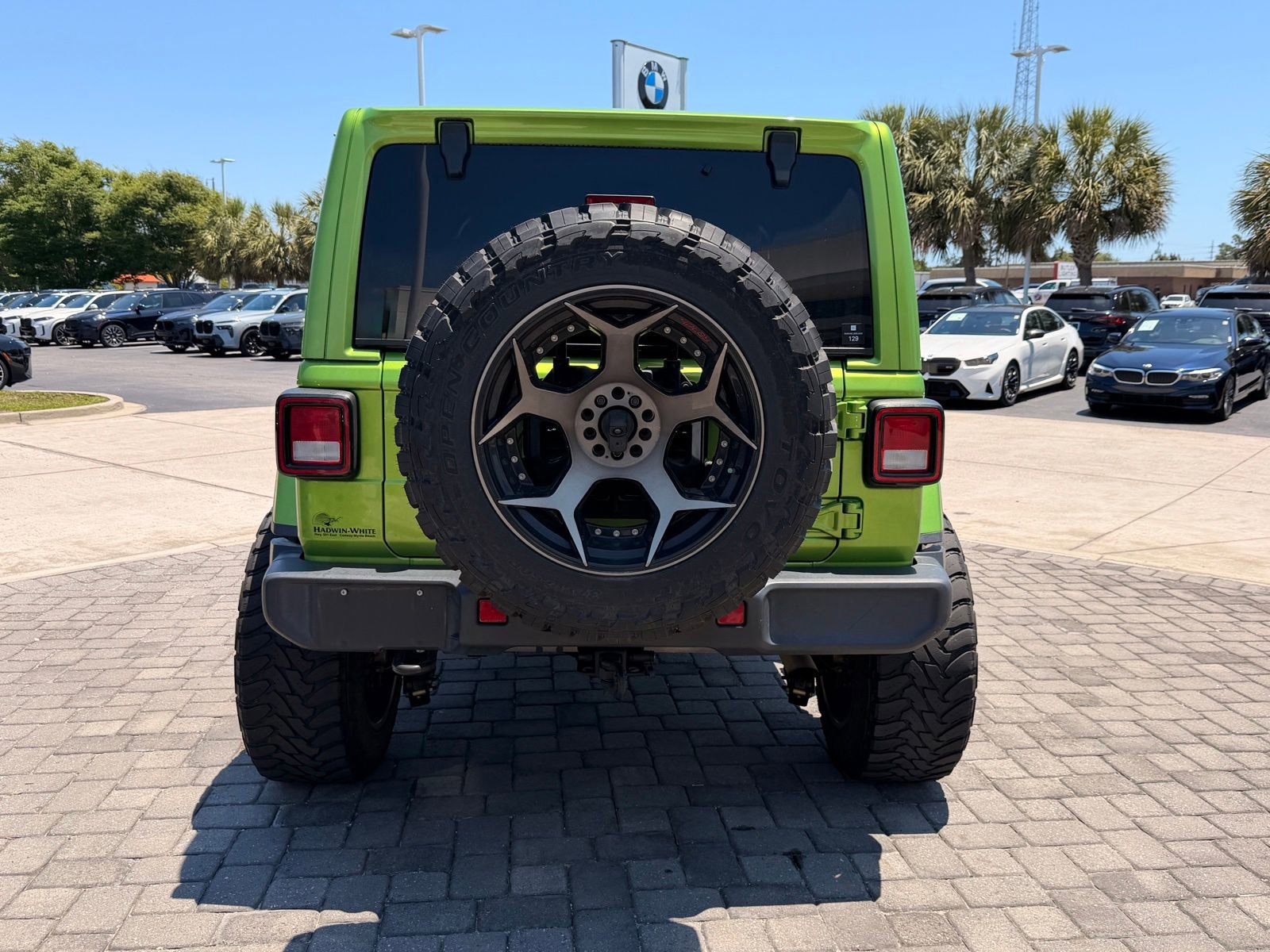Used 2019 Jeep Wrangler Unlimited Sahara w/ Uconnect 4C Nav & Sound Group AWD/4WD image 10