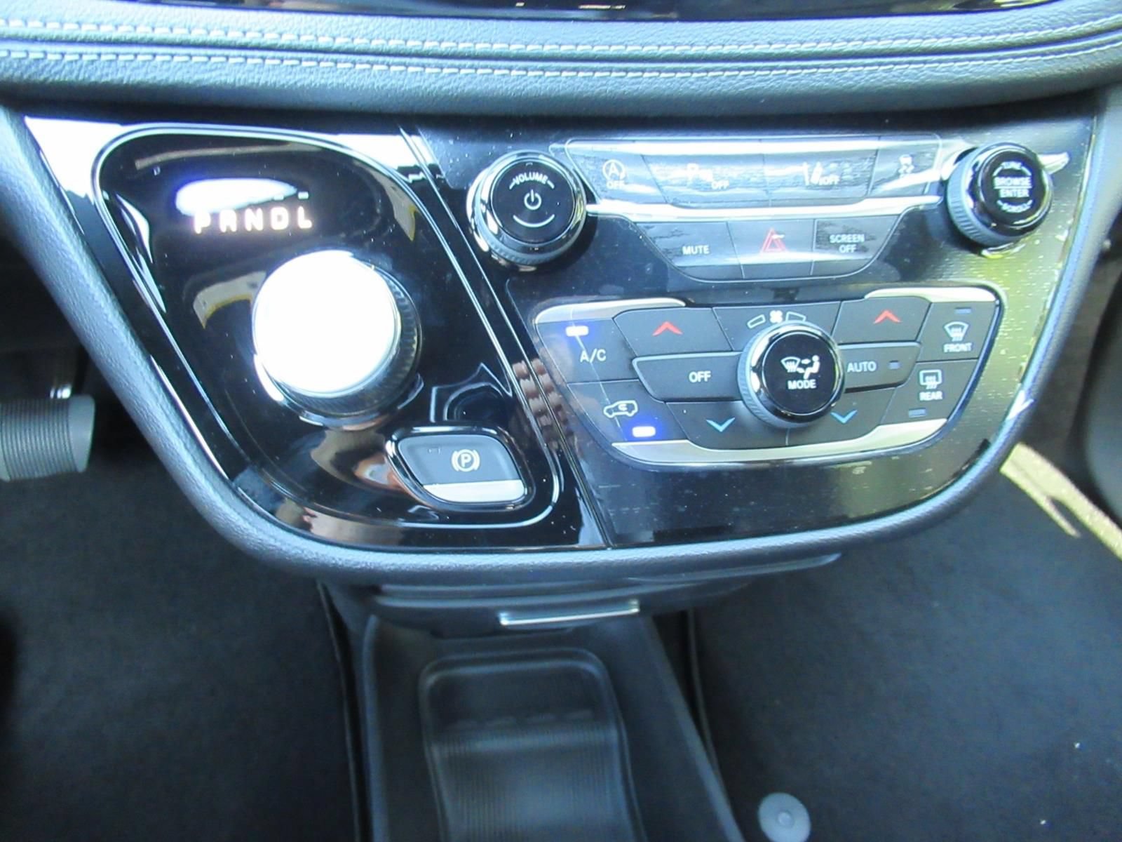 New 2027 Chrysler Pacifica Select FWD image 26