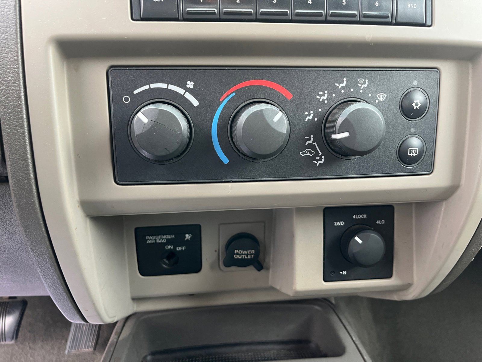 Used 2005 Dodge Dakota SLT image 28