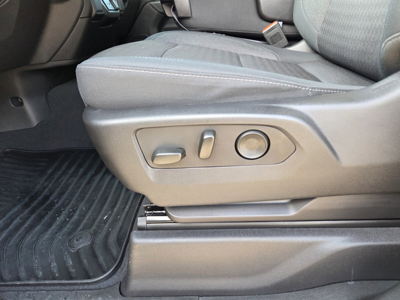 Used 2024 Chevrolet Silverado 1500 Custom Trail Boss w/ LPO, Dark Essentials Package image 21