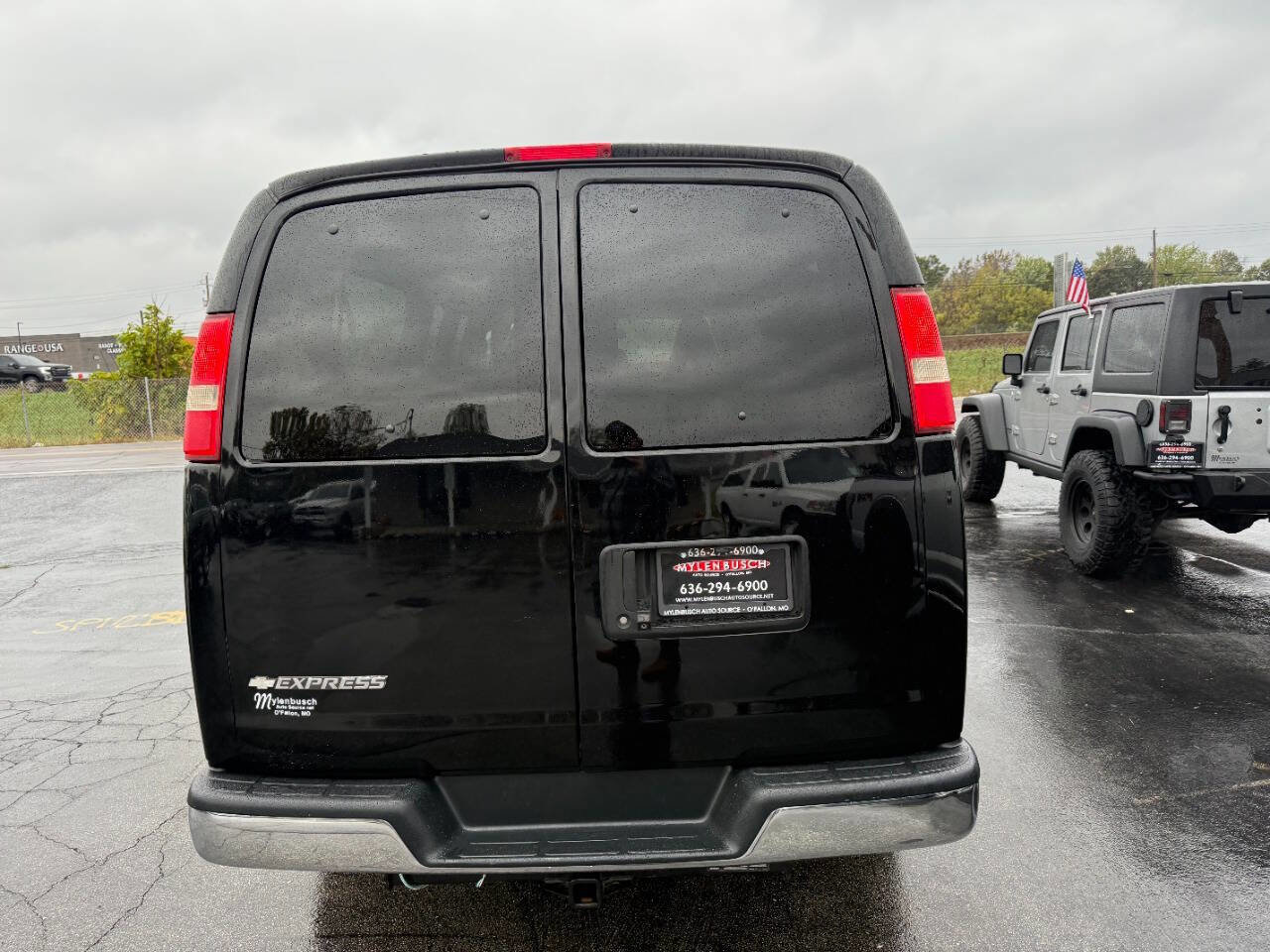 Used 2017 Chevrolet Express 3500 LT w/ LT Preferred Equipment Group image 6