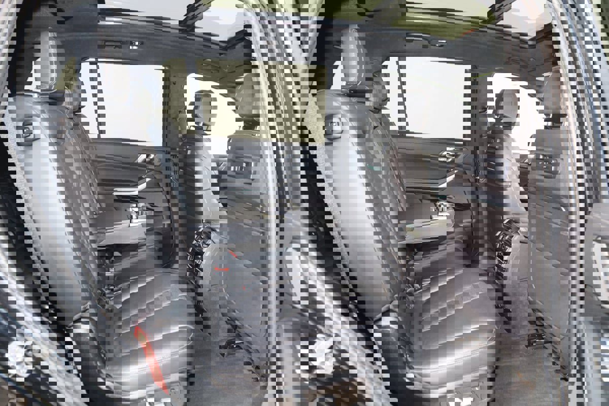 Used 2022 BMW X7 M50i w/ Executive Package image 16