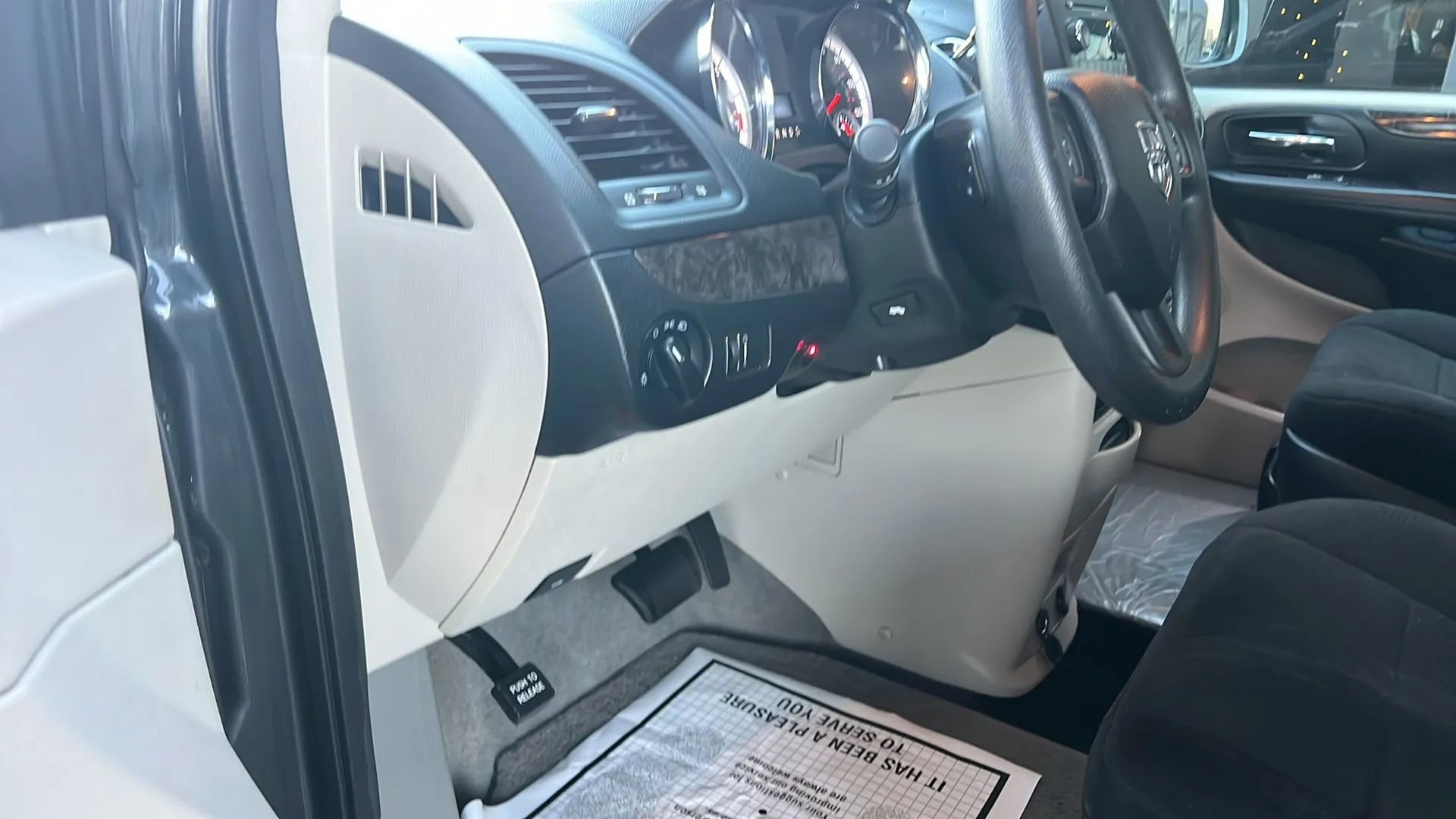 Used 2011 Dodge Grand Caravan Mainstreet w/ PWR Convenience Group FWD image 37