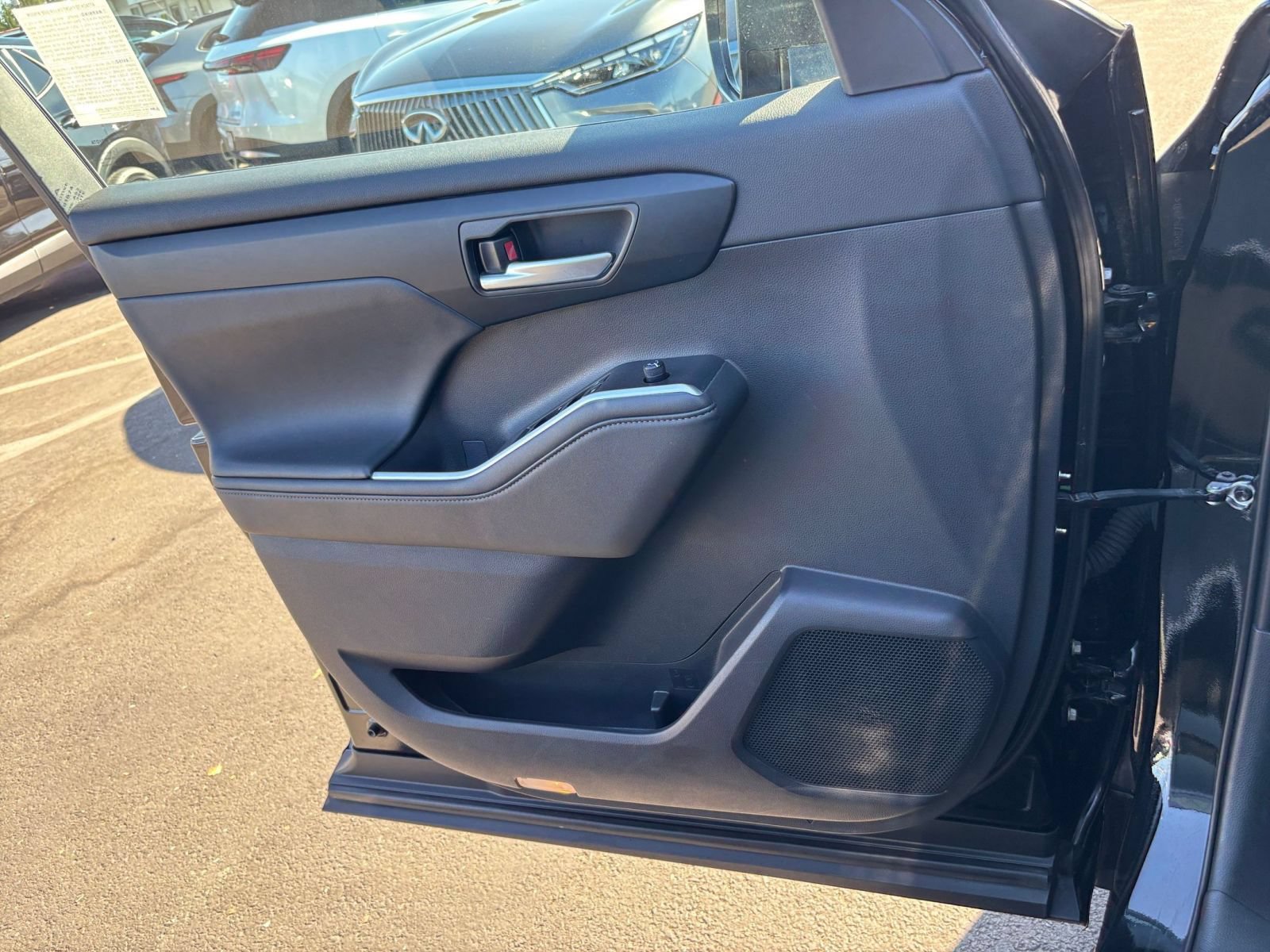 Used 2025 Toyota Highlander XSE AWD/4WD image 15