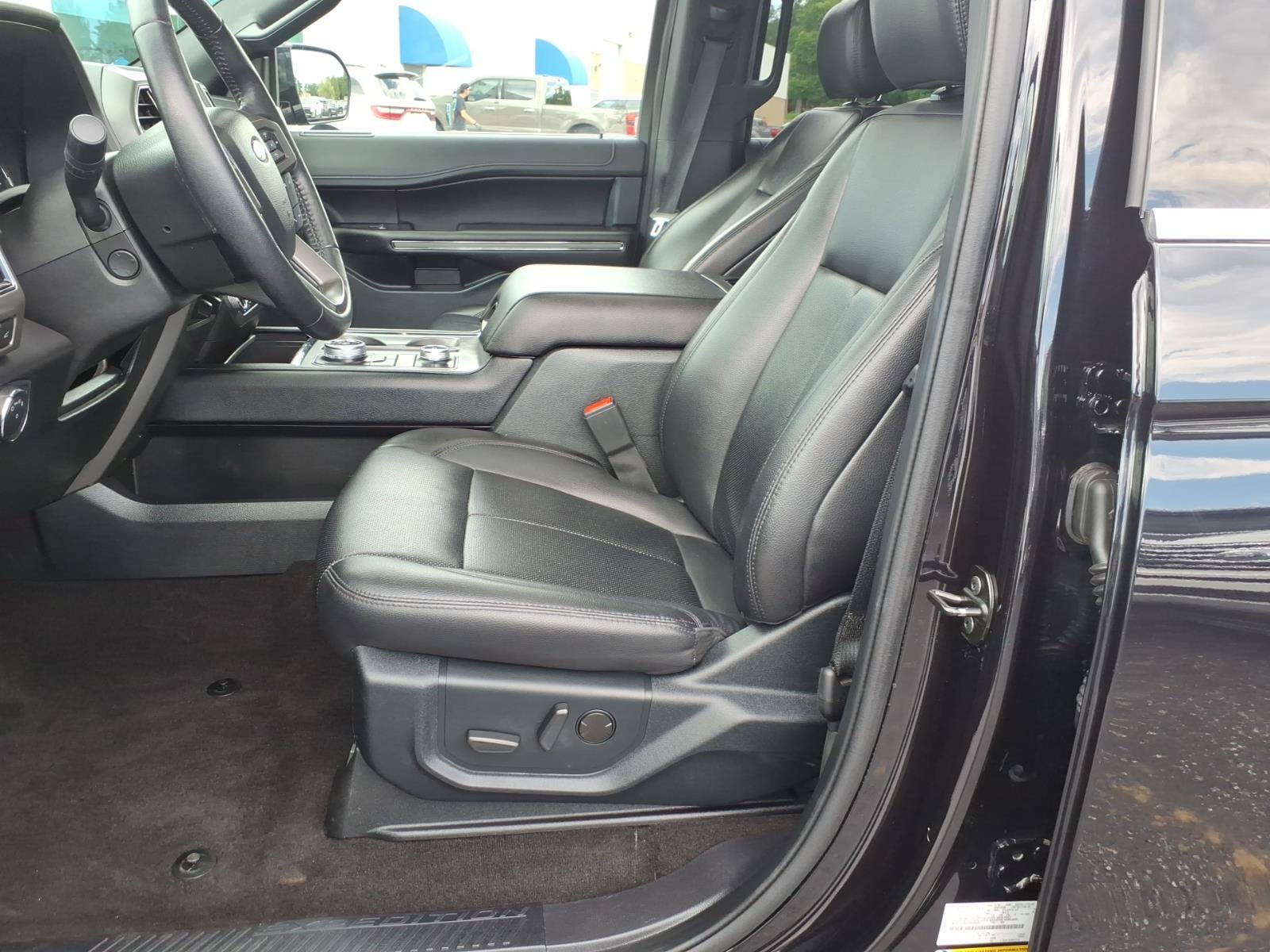 Used 2020 Ford Expedition Max XLT w/ Equipment Group 202A AWD/4WD image 16