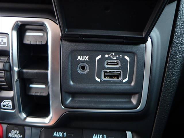 Used 2025 Jeep Wrangler Unlimited Rubicon w/ Convenience Group AWD/4WD image 19