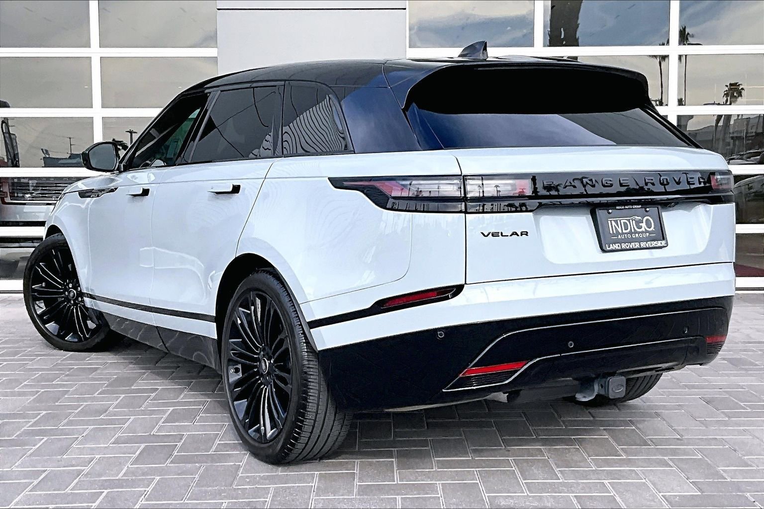 Certified 2025 Land Rover Range Rover Velar Dynamic SE image 12