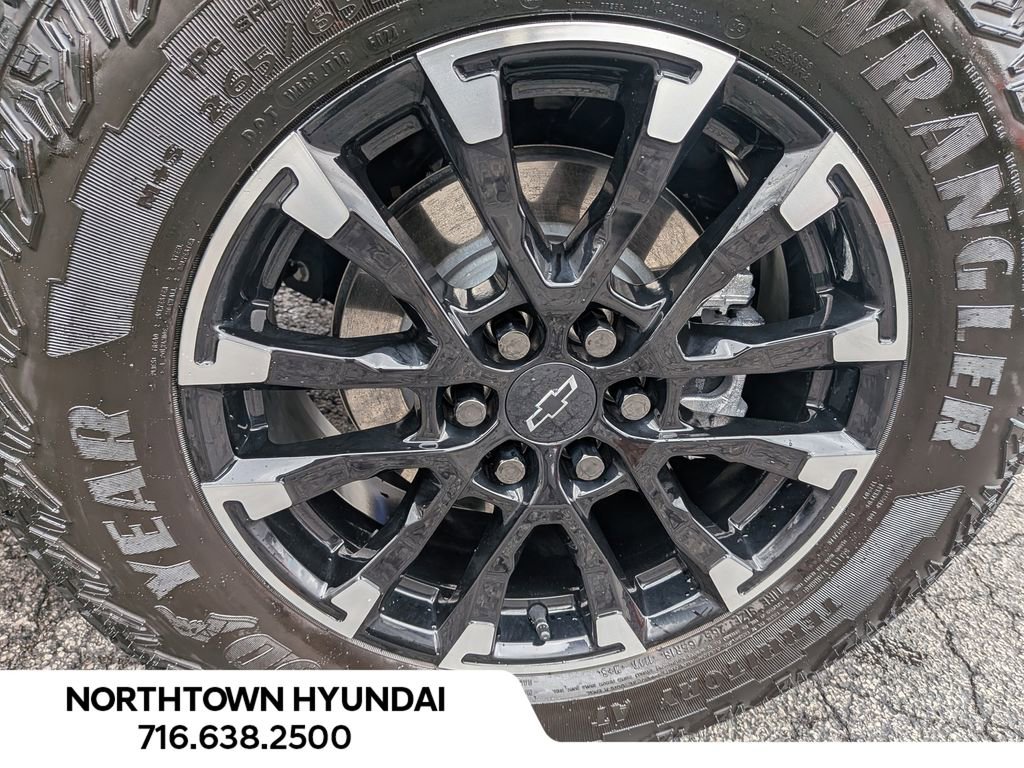 Used 2025 Chevrolet Traverse Z71 w/ Enhanced Driving Package AWD/4WD image 48