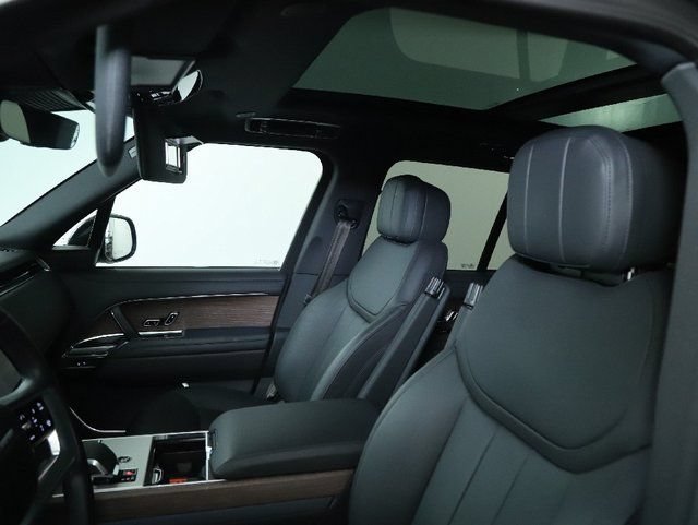 Used 2025 Land Rover Range Rover SE AWD/4WD image 18