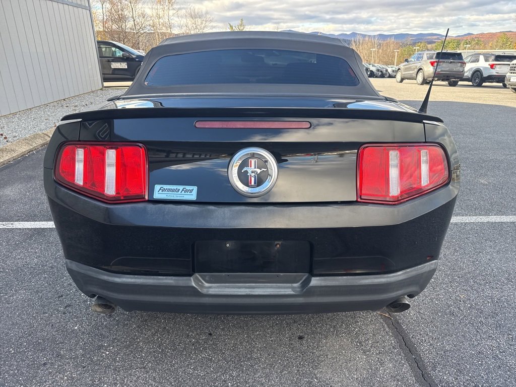 Used 2012 Ford Mustang Convertible image 4