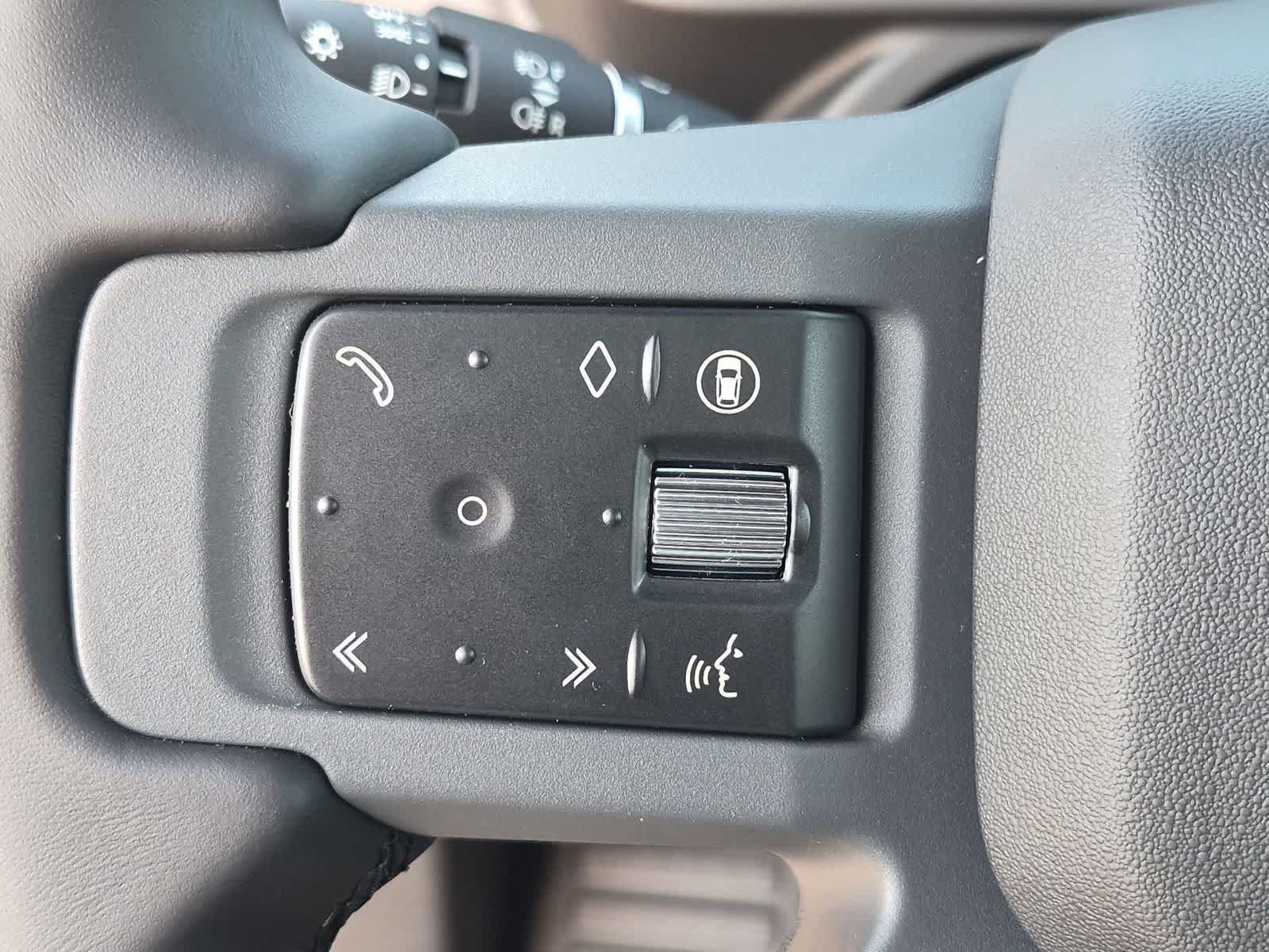 New 2026 Land Rover Defender 110 X-Dynamic SE AWD/4WD image 18