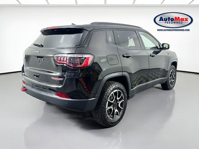 Used 2025 Jeep Compass Trailhawk image 2