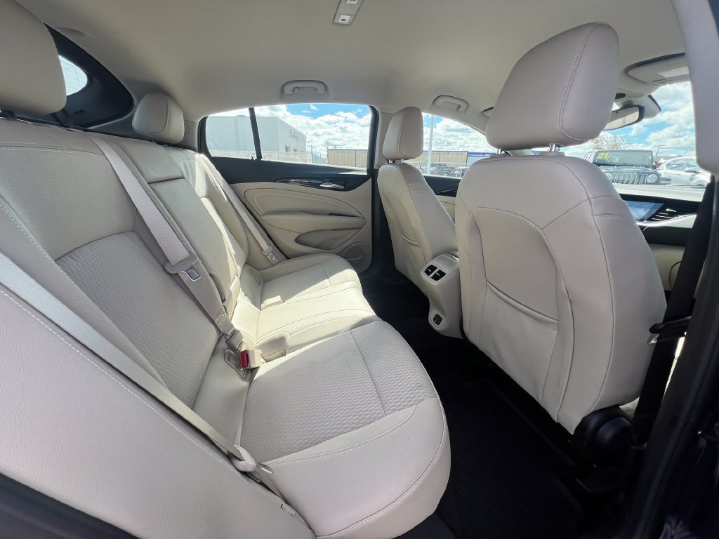 Used 2018 Buick Regal Preferred w/ Driver Confidence Package #1 FWD image 32