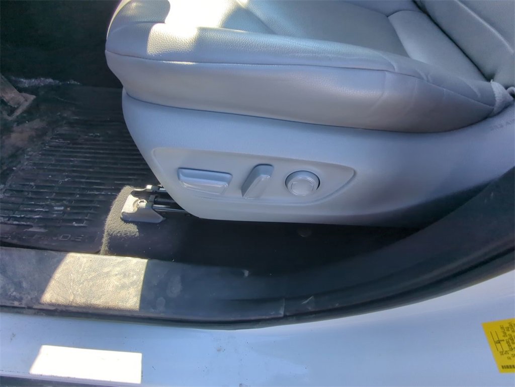 Used 2021 Toyota Highlander XLE image 18