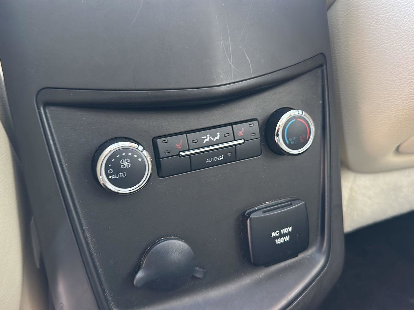 Used 2019 Lincoln MKT AWD image 20