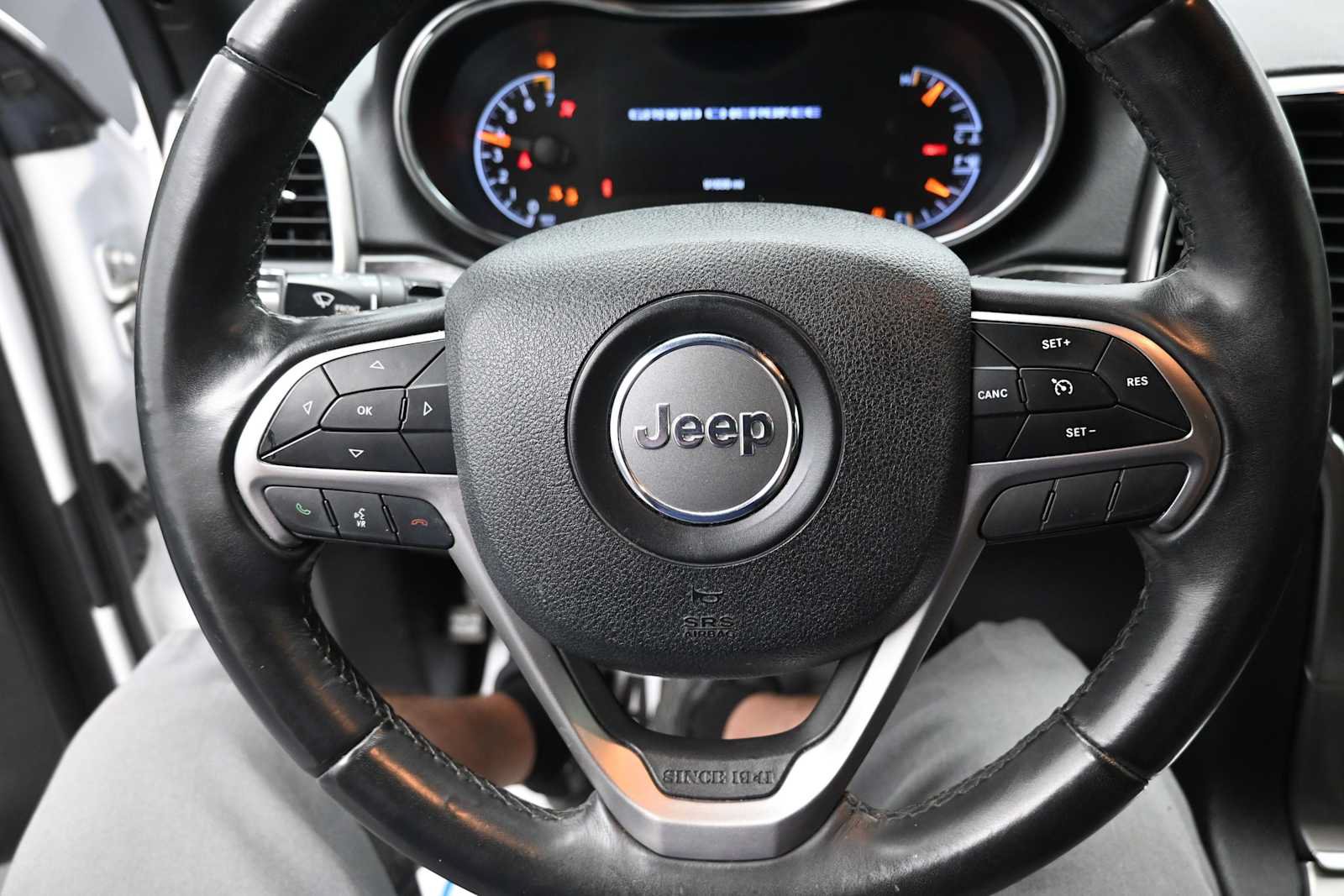 Used 2018 Jeep Grand Cherokee Laredo AWD/4WD image 16