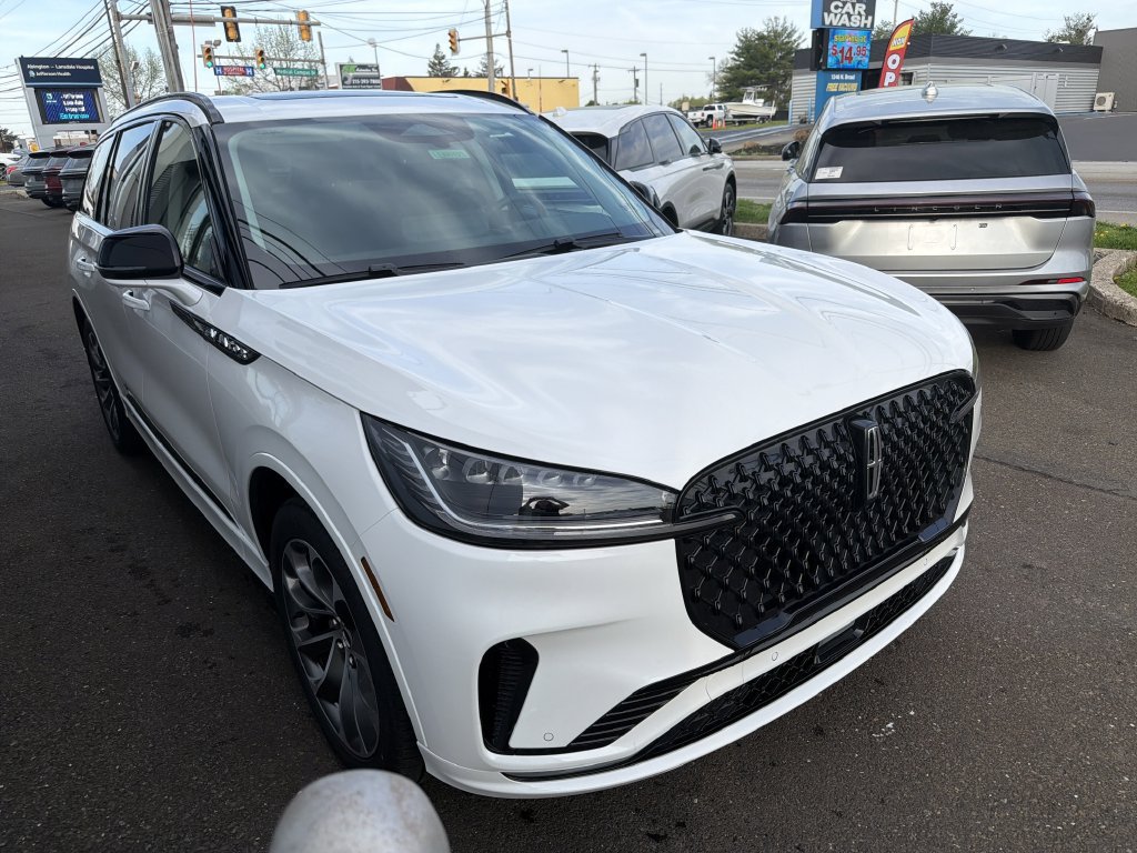 New 2026 Lincoln Aviator AWD w/ Jet Appearance Package image 4